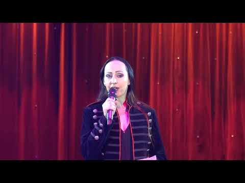 Circus Krone Premiere Begrüßung Jana Lacey Krone