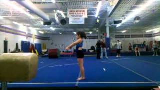 preview picture of video '9 year old doing a Standing tuck'