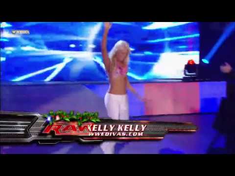 Divas Battle Royal - WWE Raw 2008 (HD)