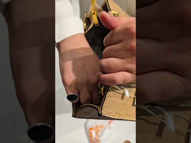 شنطة Aigner مربع عنابي