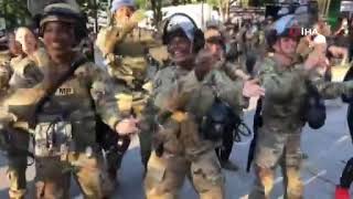 Ulusal Muhafızlar “Macarena” dansı yaptı