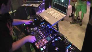 Denon S3700 with serato at International DJ EXPO 2009 (DJ A-Smooth)