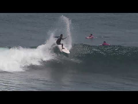 Uluwatu - Carving Through The Crowd #balisurfing