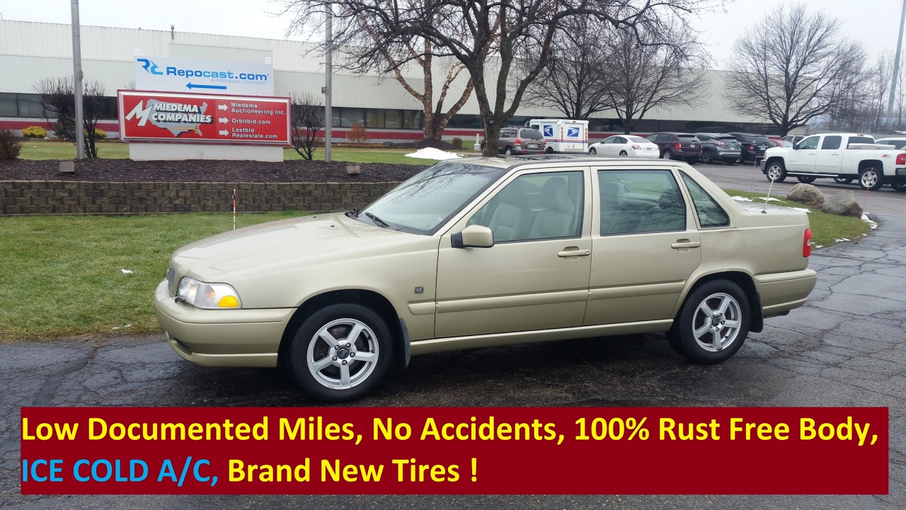 1999 VOLVO S70 AWD RUST FREE A MUST SEE...