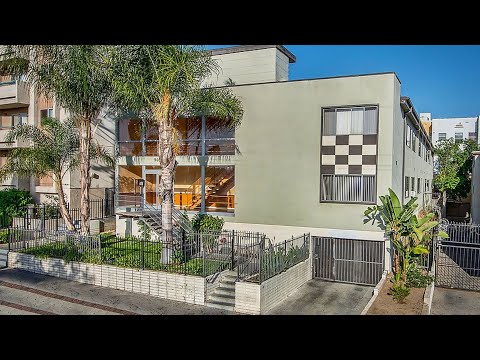 **RENTED**946 S Carondelet St #2A - BACHELOR