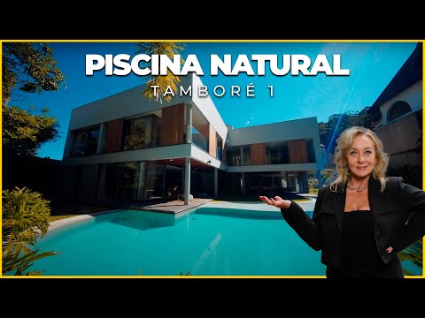 Residência autoral de David Bastos com piscina natural e design brasileiro