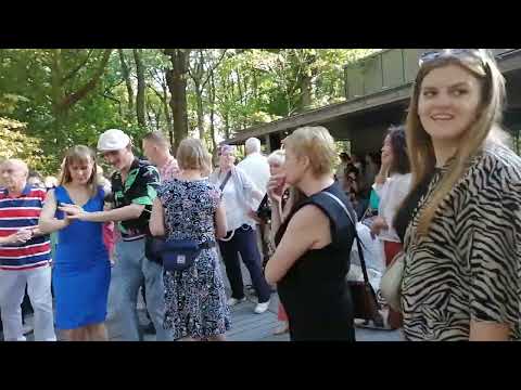 Stylowa Orkiestra Taneczna. Retro jazz. Melodii przedwojennej Warszawy. Ретро джаз и танцы в парке