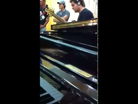 Beethovinho, Léo Pires e Daniel Siveira passando o som do DVD Trifase