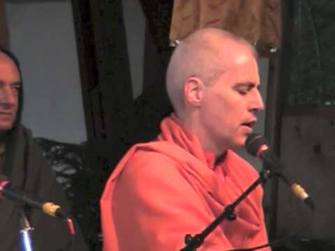 SYVC # 385 Swami Sivadasananda Chants Jaya Ganesha ( Day 2.) 50th Anniversary 2012