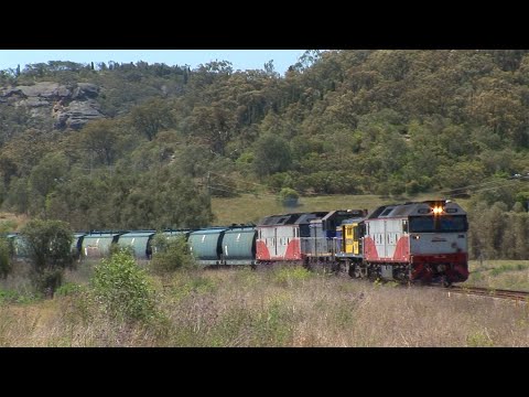 Australian diesel locomotives G532, 48s36, T387 & G533 - Hunter Valley - November 2011