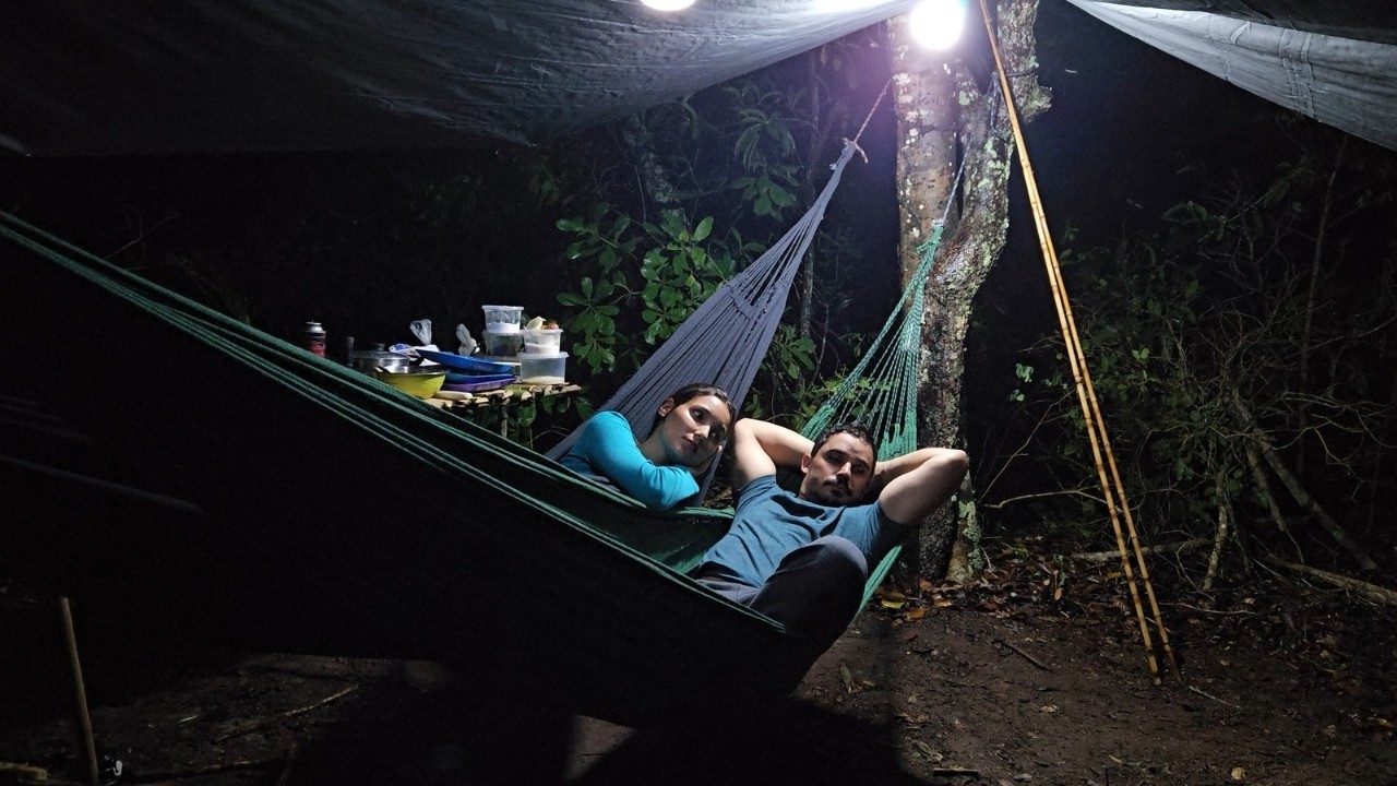 Acampamento CHUVOSO com RAIOS e TROVOADAS com fartura de peixes AZULÃO gigante.