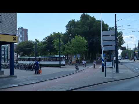 Oude Historische RET tram duwag 1616 van het ROVM Op het oostplein Rotterdam