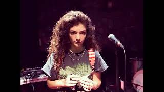 Lorde - Use Somebody by Kings of Leon (live cover at Radio NZ)