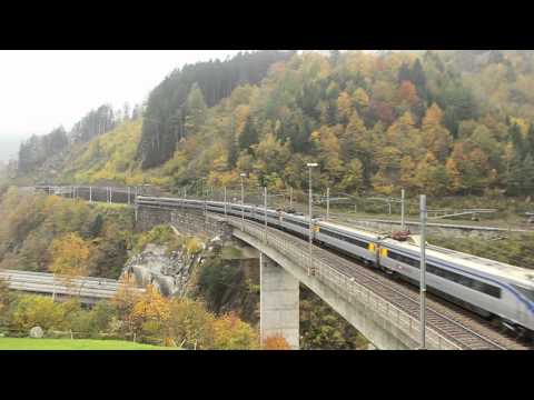 Bahnverkehr am Gotthard im Göschenen Aelmen und Wassen am 26.10.2012