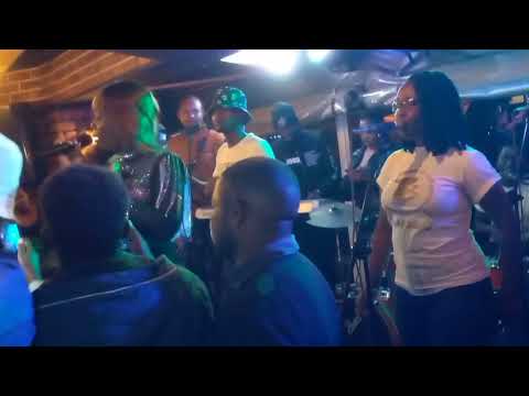 SANAIPEI TANDE Shocked 🤔By This Lady During live performance Club Chilli's#kenya#sanaipeitande
