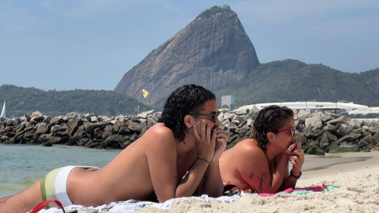 Prainha da Glória liberada para o banho é ‘vitória’ para cariocas | AFP