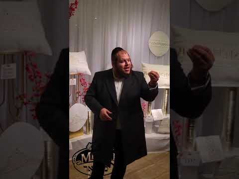 Levy Falkowitz singing a classical Mah Nishtanah Oldie in Mefoar Judaica