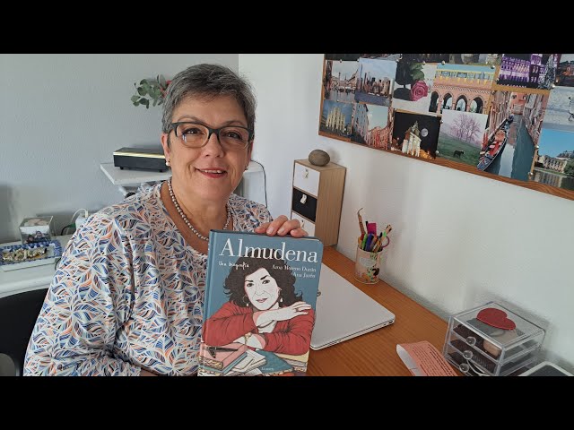 Vídeo relacionado con Almudena. Una biografía: Una biografía / A Biography (Lumen Gráfica)