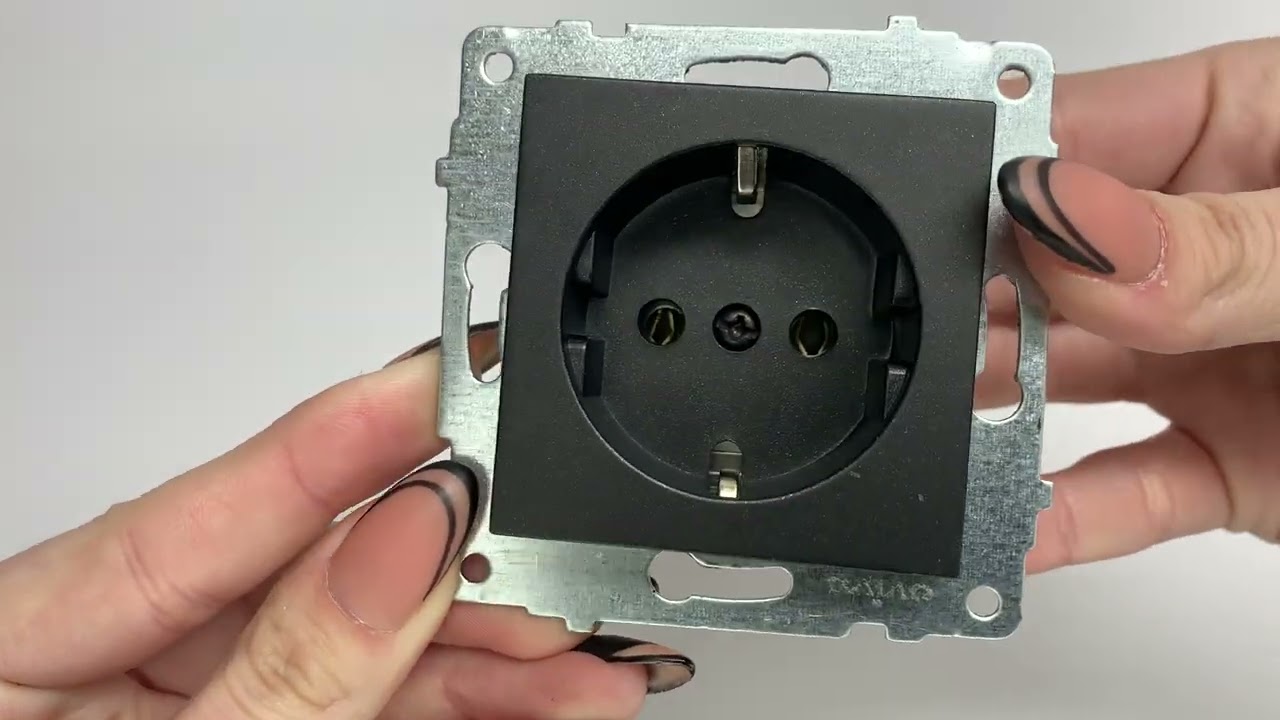 Розетка одинарная с/з OVIVO Grano черный (600-000317-217)