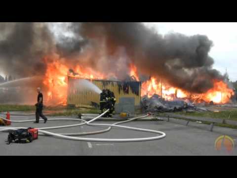 Brand i byggnad på Solstrålevägen i Storvreta
