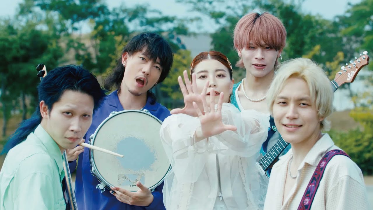 猫背のネイビーセゾン MONOTARINAI