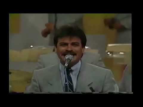 Orq. de Willie Rosario interpretando el tema "No lo Dudes" en el Show de las 12 cantando Tony Vega