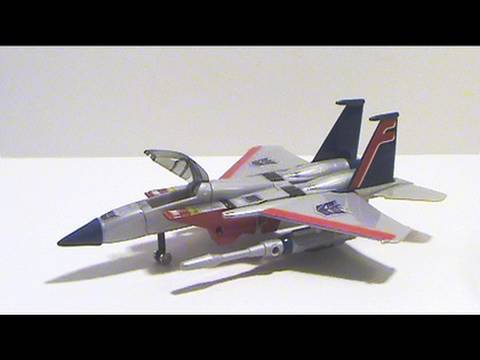 Video review of the Toys R Us Exclusive Commemorative Edition II; Starscream