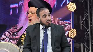 ראשון לציון הנה הינם - מזל טוב! (הרב דוד פריוף) - התמונה מוצגת ישירות מתוך אתר האינטרנט יוטיוב. זכויות היוצרים בתמונה שייכות ליוצרה. קישור קרדיט למקור התוכן נמצא בתוך דף הסרטון