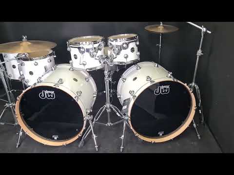DW Doppel Bass Drumset Performance Gloss White Lacquered Schlagzeug USA
