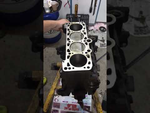 Rebuilding VW KR Engine - Pistons and Crankshaft Spin