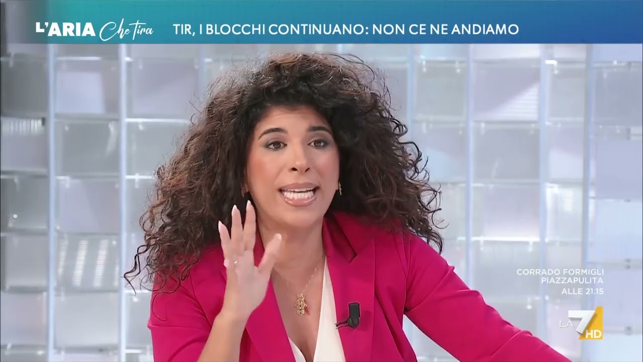 Scontro tra Augusta Montaruli e Karima Moual: "Mi hai dato della razzista, vieni a casa mia ...