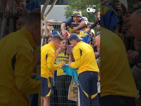 🔵🟡 BOCA MANÍA EN ROSARIO: LA LLEGADA DEL PLANTEL A PURA FOTO