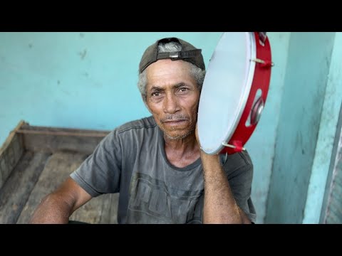 CHIQUINHO IS VERY HAPPY SEE HOW HE IS