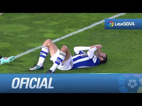 Ocasión de Agirretxe a puerta vacía que salva Godín sobre la línea