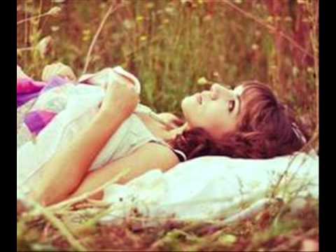 Bartók Eszter - Gólyalábon áll az idő