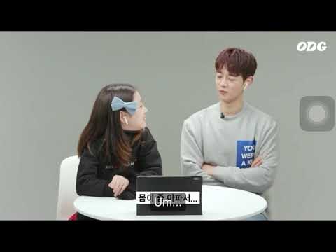 MINHO explaining to a Kid where is JONGHYUN.