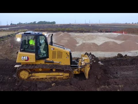 Cat D4 Dozer bei der Füllung der Fundamente