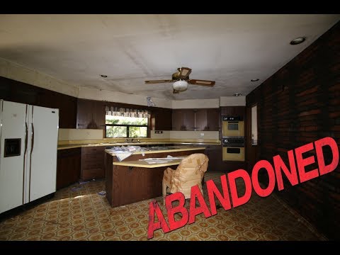 20Years Untouched & Abandoned Ranch Mansion With Pool and Tennis Court