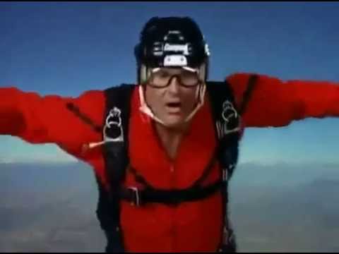 Baywatch S06E22 Matt tries to save a drowned Mitch after his parachute fails to open CPR)