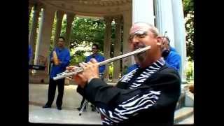 no Hago Otra Cosa QUe Pensar en Tí Lyrics English Translation