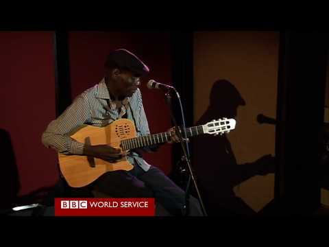 Oliver Mtukudzi (Zimbabué)