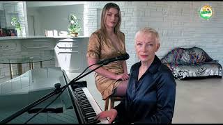 Annie Lennox &amp; Lola Lennox Bridge Over Troubled Water Live We For India August 15, 2021