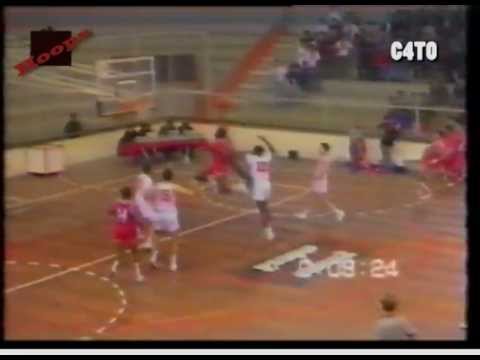 Benfica - Angolano Jean Jacques Conceição vai de costa a costa e afunda