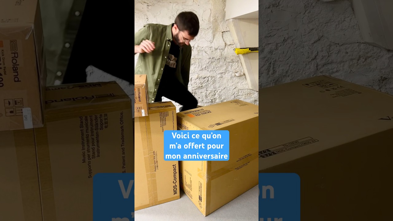J’ouvre mon cadeau d’anniversaire thumbnail