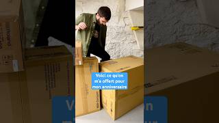 J’ouvre mon cadeau d’anniversaire thumbnail