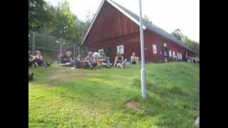 DSCN2341 Korrö Music 4 on lawn good vibes