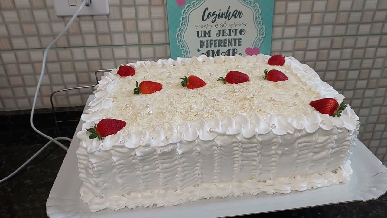 Fazendo bolo de aniversário  para 60 pessoas  Leite Ninho  com morangos  🍓 🍓 🍓