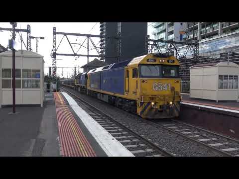 G541 XR558 on Steel train in South Yarra