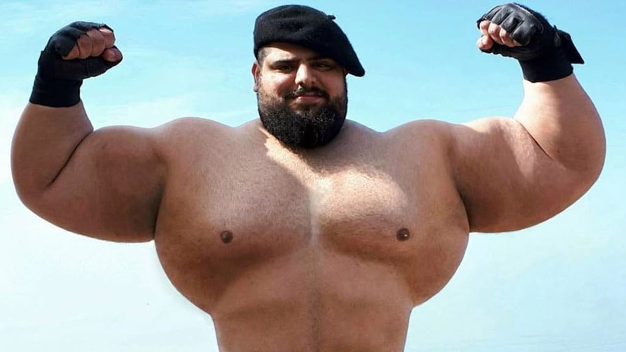 Иранский Халк готовится к бою в ММА