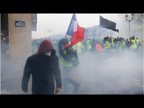 Nya kravaller i Paris – krav på Macrons avgång och stoppad invandring